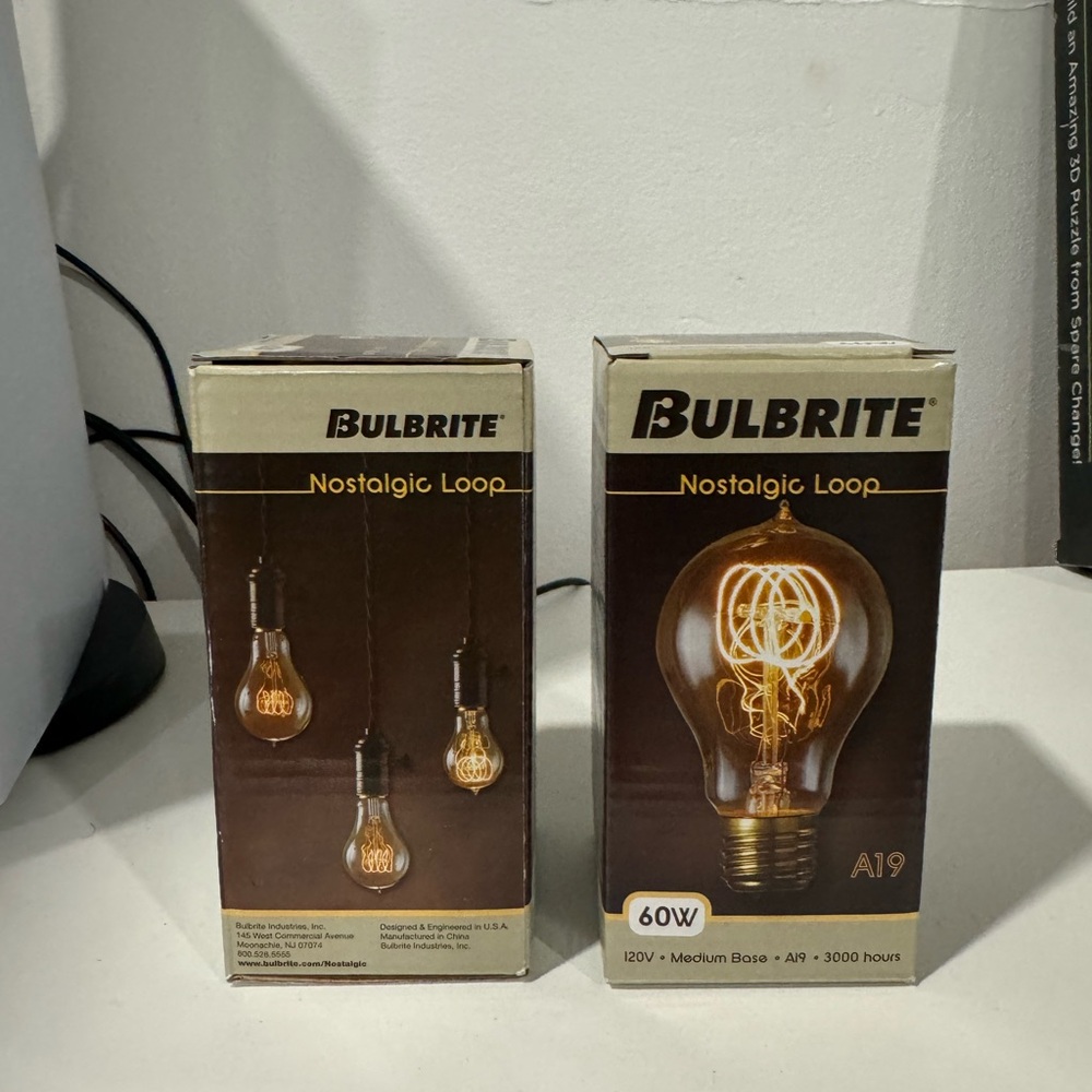 BUNDLE 2 ITEMS FOR $8✨

LAST PRICE🍒🤍 BULBRITE nostalgic loop 60w  bundle of 2 🌷